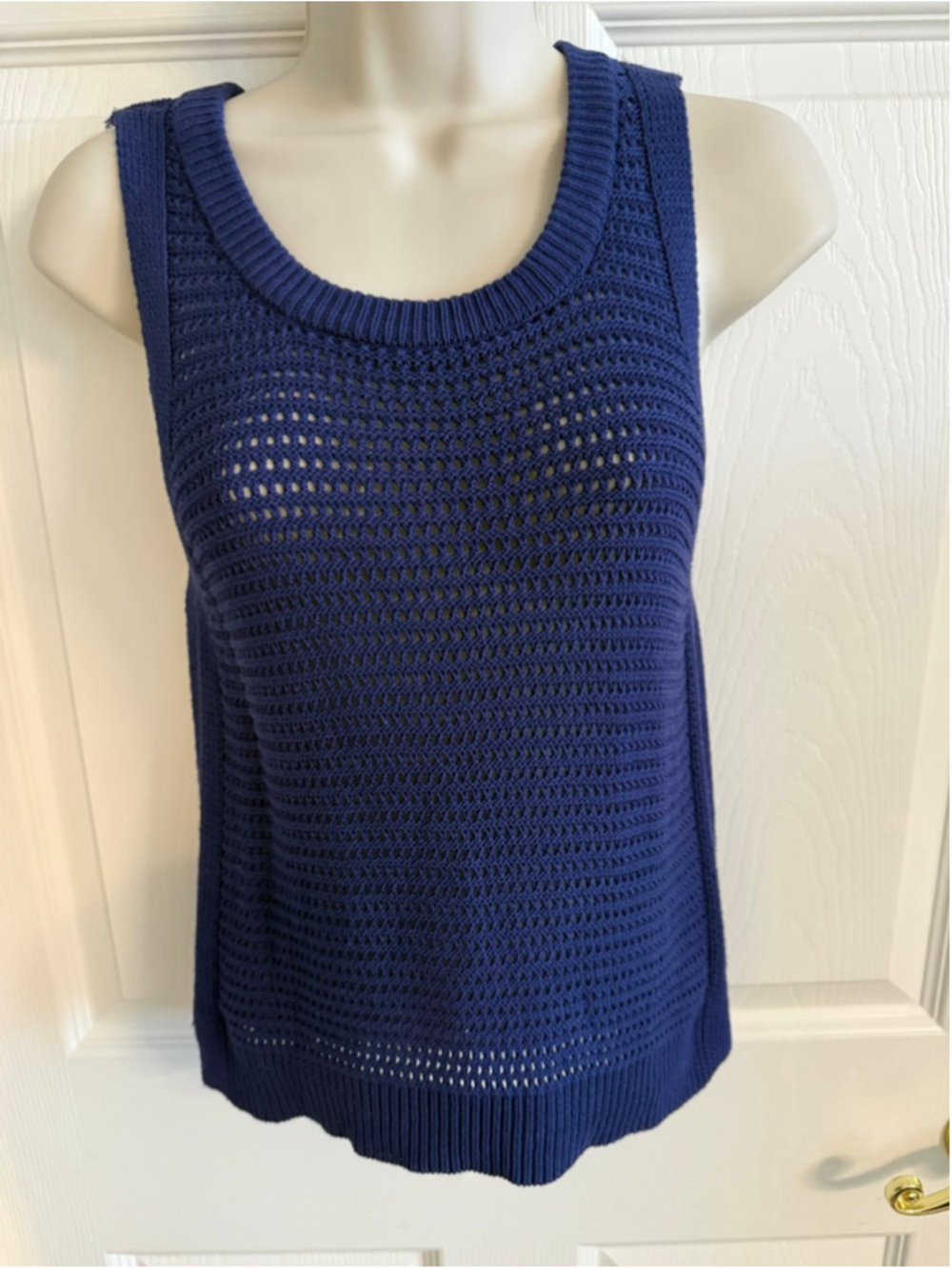 Lightweight sweater tank blue size Small